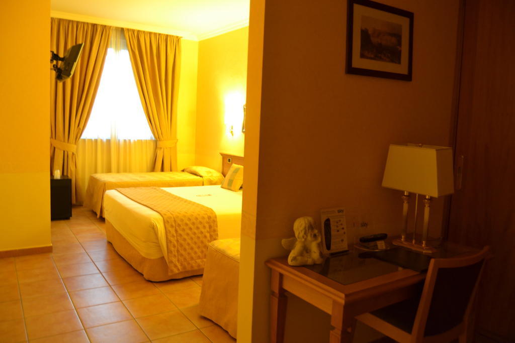 Seccy Hotel Boutique Art & Museum Fiumicino Szoba fotó
