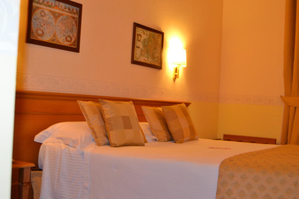 Seccy Hotel Boutique Art & Museum Fiumicino Szoba fotó