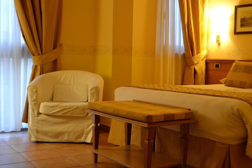 Seccy Hotel Boutique Art & Museum Fiumicino Szoba fotó