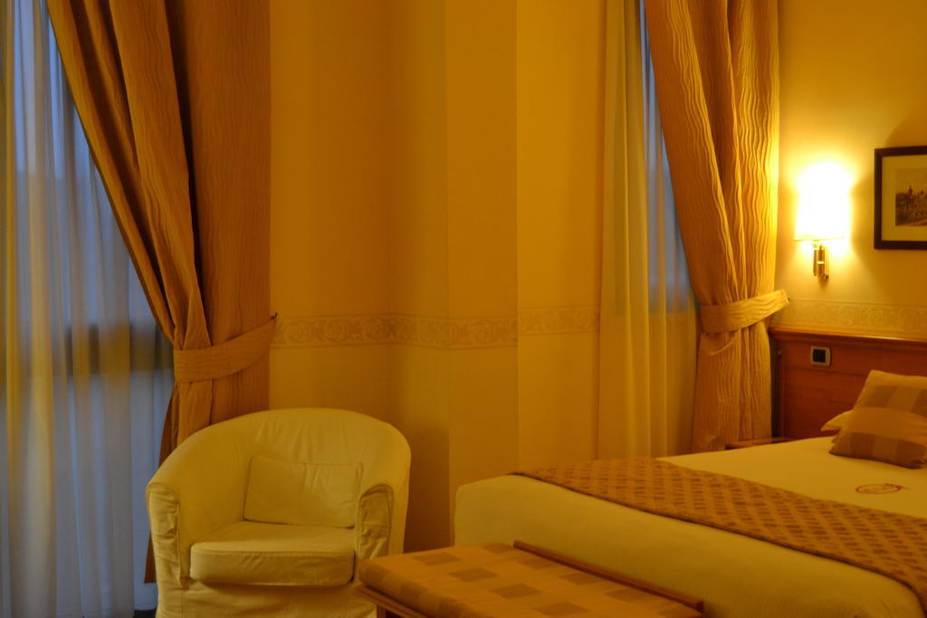 Seccy Hotel Boutique Art & Museum Fiumicino Szoba fotó